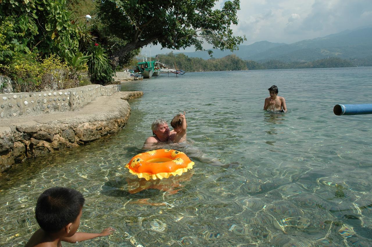 Bamboo Beach Resort Puerto Galera Bagian luar foto
